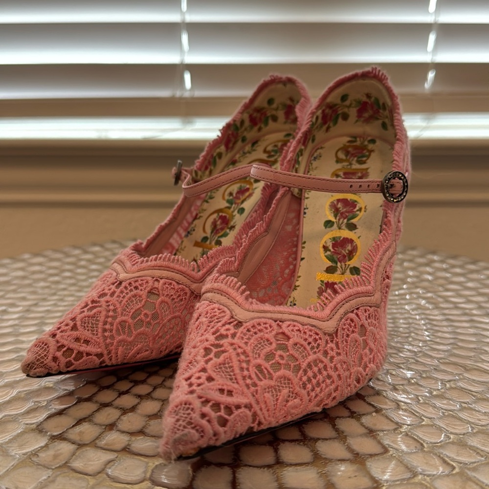 Authentic Gucci Pink Lace Shoes